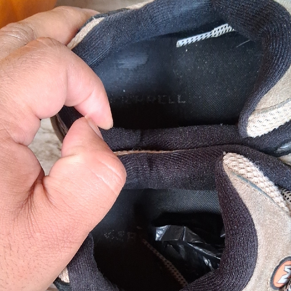 Merrell Men's Black and Tan Athletic Shoes - Picture 9 of 11